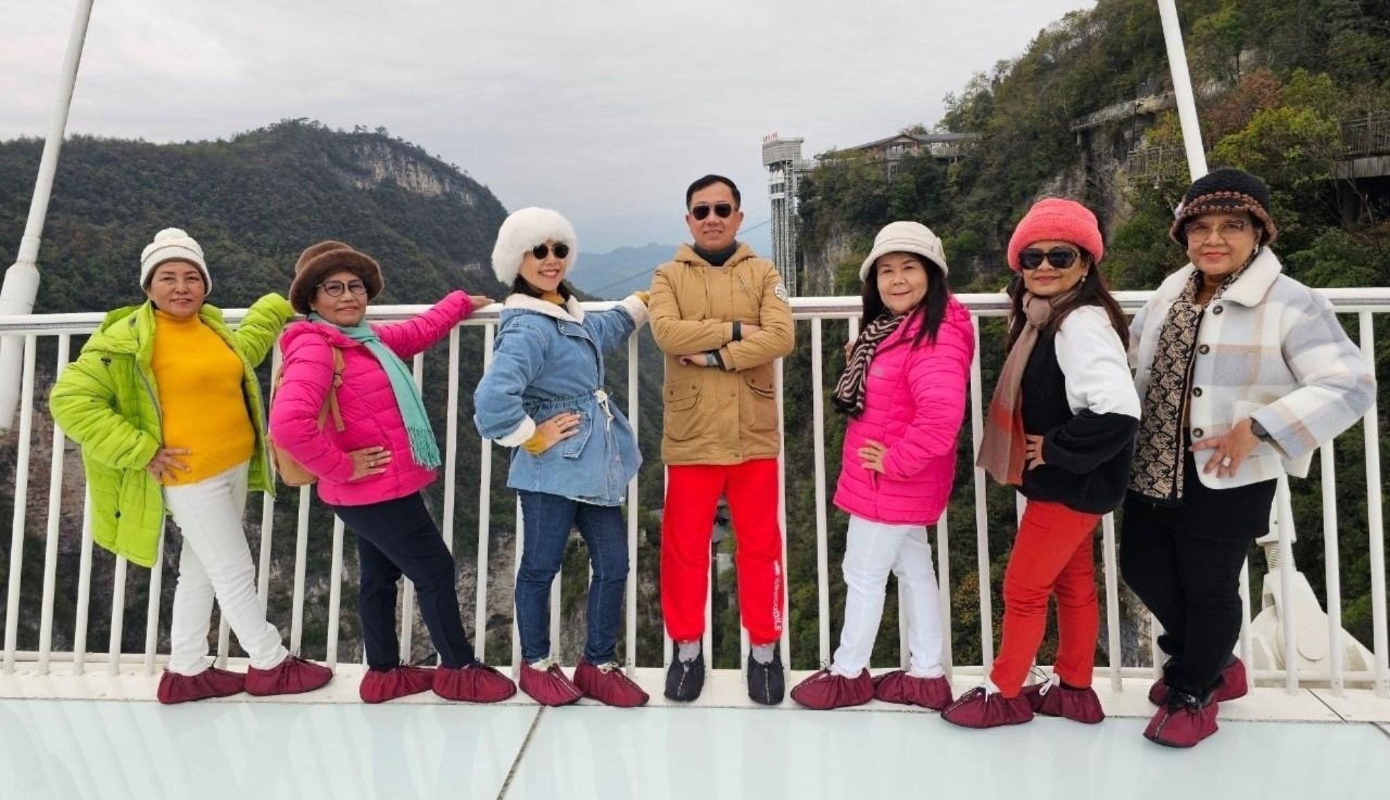 รีวิวจากลูกค้า : ขอขอบคุณสุจิตราและเพื่อนๆ Tour China Zhangjiajie Fenghuang 22 - 27 Nov’ 24 , Jubilee Travel,